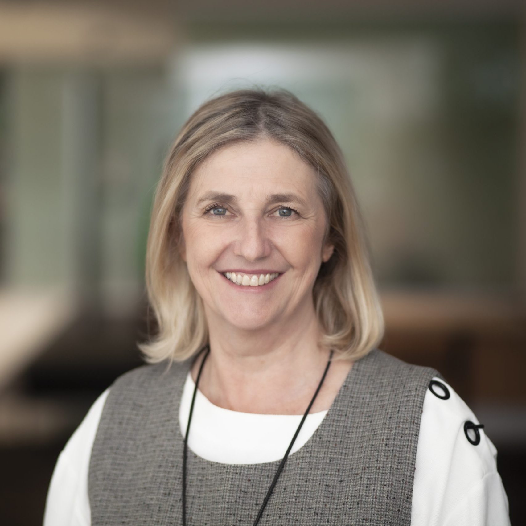 Dr Marita Long